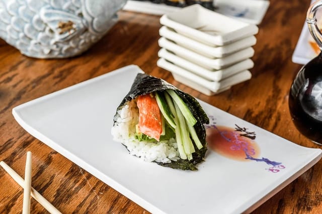 California Handroll •.